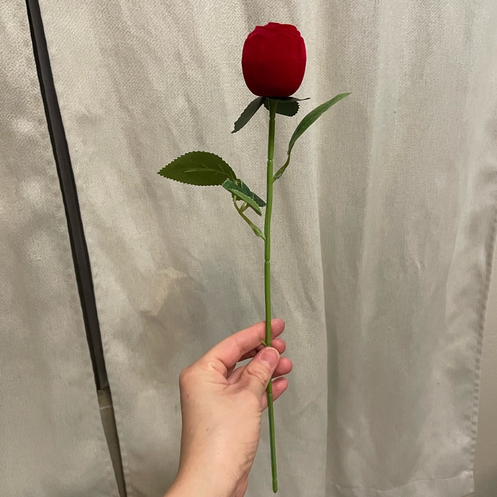 rose-shaped velvet jewelry box 35cm high